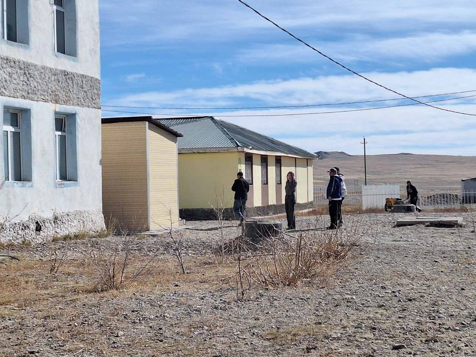 Ажлын хэсэг ариун цэврийн байгууламжийн явцтай танилцав